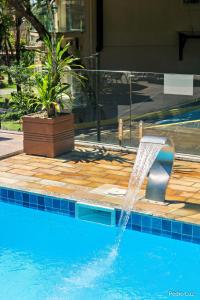 a water fountain in a swimming pool at Pousada Reserva Penedo in Penedo