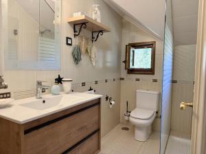a bathroom with a sink and a toilet at Casa individual - Villa Castillo 7804 in Castillo +18 photos