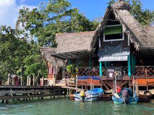 Gallery image of The Golden Resort - Tortugal River Lodge & Marina in Río Dulce