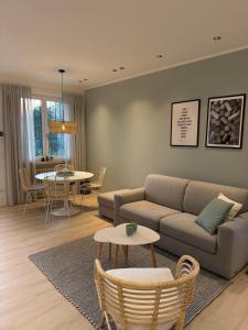 a living room with a couch and a table at Bungalow Ville d'Oro in Desenzano del Garda +6 photos