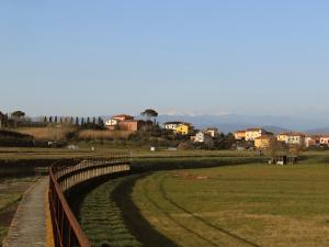 a fence in the middle of a field with houses at Le Case di Sonia TRE GEMME RUBINO Fucecchio in Fucecchio
