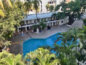 an overhead view of a hotel with a swimming pool at Hotel De Cima Beach Club in Mazatlán