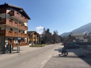 a bike parked next to a building on a street at Bilocale accogliente in centro Aprica in Aprica