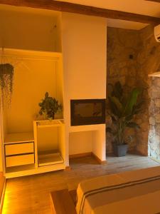 a living room with yellow walls and a fireplace at La Posada de Botavara in Mijares