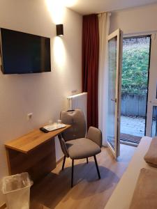 a room with a desk and a chair and a window at Gestütsgasthof Marbach in Marbach