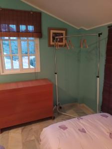 a bedroom with a bed and a window at Apartamento Bahía Sol in Rincón de la Victoria