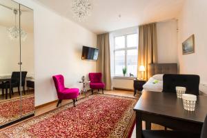 TV a/nebo společenská místnost v ubytování Hotell Drottninggatan 11