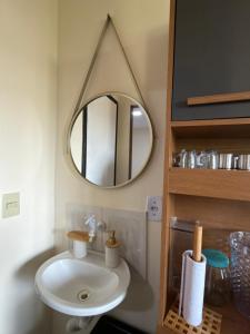 a bathroom with a sink and a mirror at Espaço Parque das Gaivotas in Vila Velha