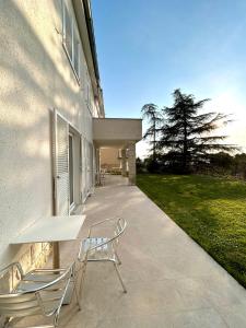 a table and chairs on a sidewalk next to a building at Porto MarIn Strašek in Portorož