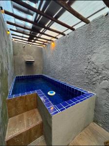 a jacuzzi tub with a bowl in the middle at Aloha Guest House in Fortaleza