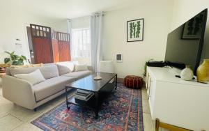 a living room with a couch and a coffee table at Downtown Studio Free Parking 1 mi to Beach & Convention Center in Long Beach