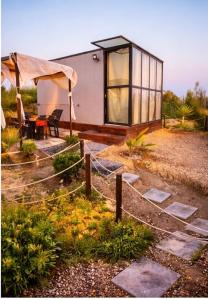 a tiny house with a tent and a table at Beus home 2 in Durrës