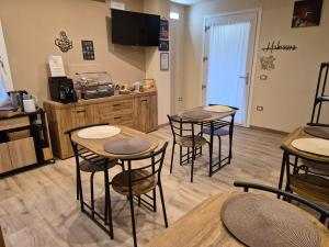 a group of tables and stools in a room at Hibiscus Affittacamere - rooms&more in Stanghella