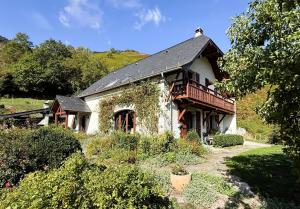 a white house with a black roof at L'espiatet in Borce