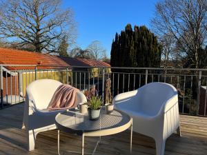 two chairs and a table on a deck at Hannas Place in Garding