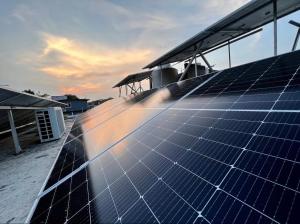 a group of solar panels on top of a roof at Casa Solar Boutique Eco-Hotel in Minatitlán
