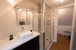 a white bathroom with a sink and a shower at TY BERNIC maison en Pierre, lumineuse, 2 à 4 pers à Riec Sur Belon in Riec-sur-Bélon +27 photos