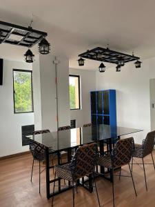 a dining room with a glass table and chairs at Operadora Stay - Edificio Puerto Living in Barrancabermeja