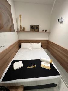 a bedroom with a bed with two towels on it at Flat jk 04 térreo in Juazeiro do Norte