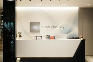a white counter with a hbos hotel blue sky sign at Hotel Blue Sky in Sarandë