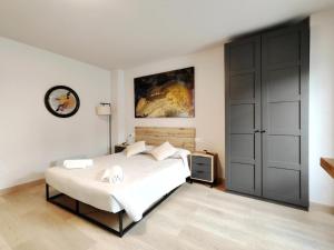a bedroom with a bed and a closet at Elite Muralla Lugo Experience 2.1 in Lugo