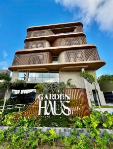 a building with a sign that reads garden hub at Garden Haus - Flat beira mar in João Pessoa +46 photos