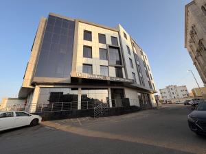 a building with a white car parked in front of it at فندق ستل أوشن in Jazan
