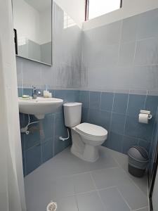 a bathroom with a toilet and a sink and a mirror at Operadora Stay - Edificio Puerto Living in Barrancabermeja +121 photos