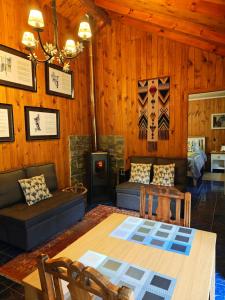a living room with a table and a couch at KURALEMU Casa de Campo in Curacaví