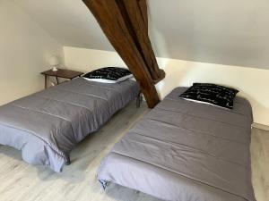 two beds sitting in a room with at Les Crus - Chablis in Courgis