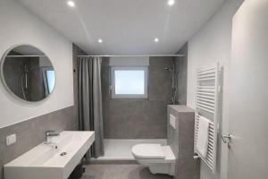 Gallery image of Modern Bungalow Kastel in Wiesbaden