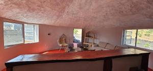a living room with a couch and two windows at Funco Jacó in Portela