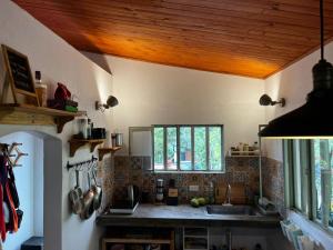 a kitchen with a sink and a counter top at Tu Refugio en el Campo in San Francisco +15 photos