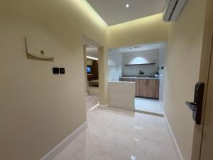 a large white kitchen with a sink and a counter at فندق ستل أوشن in Jazan