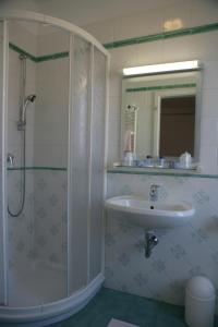Kylpyhuone majoituspaikassa Hotel Villa Rosa