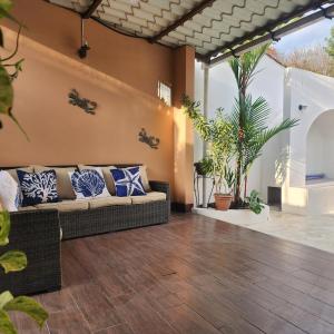 a living room with a couch and some plants at Casa Vidalta in San Sebastián