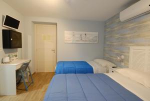 Giường trong phòng chung tại B&B Incanto sotto il mare