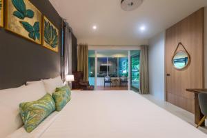a bedroom with a large white bed in a room at Siya Private Pool Villa Ao Nang in Ao Nang Beach +68 photos