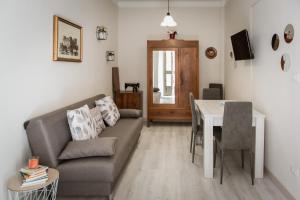 a living room with a couch and a table at Casa FONTE GRANDE a due passi dalla Clinica "Immacolata" in Celano