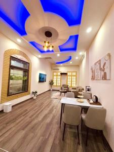 a large living room with a blue ceiling at Hanoi Amie Duplex Homestay in Hanoi