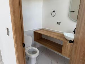 a bathroom with a toilet and a sink at Entrebosques in Granada