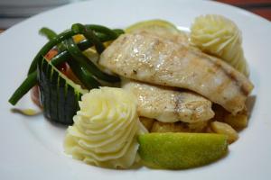 Makanan di atau berdekatan hotel