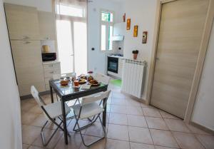 Kuchyň nebo kuchyňský kout v ubytování Casa vacanze Letto & Latte