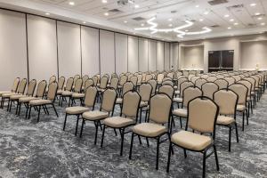 a room with rows of chairs in front of a screen at Hilton Garden Inn Sioux Falls South in Sioux Falls