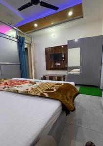 a bedroom with a bed in a room at Greenvalley Homestay in Rāipur