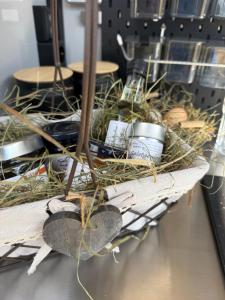 a nest of hay and sticks on a table at Berg & See Hideaway in Mitterstein