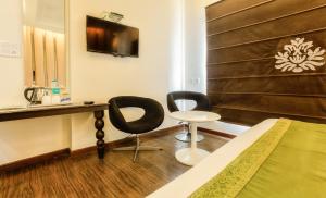TV a/nebo společenská místnost v ubytování Hotel Gold Souk - Karol Bagh