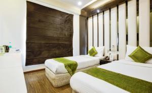 Postel nebo postele na pokoji v ubytování Hotel Gold Souk - Karol Bagh