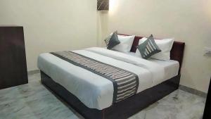 a bedroom with a large bed with white sheets and pillows at HoTEL DARBAR PALACE in Dewās