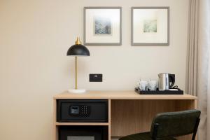 a desk with a microwave and a lamp on it at Joivy Royal Mile Aparthotel in Edinburgh